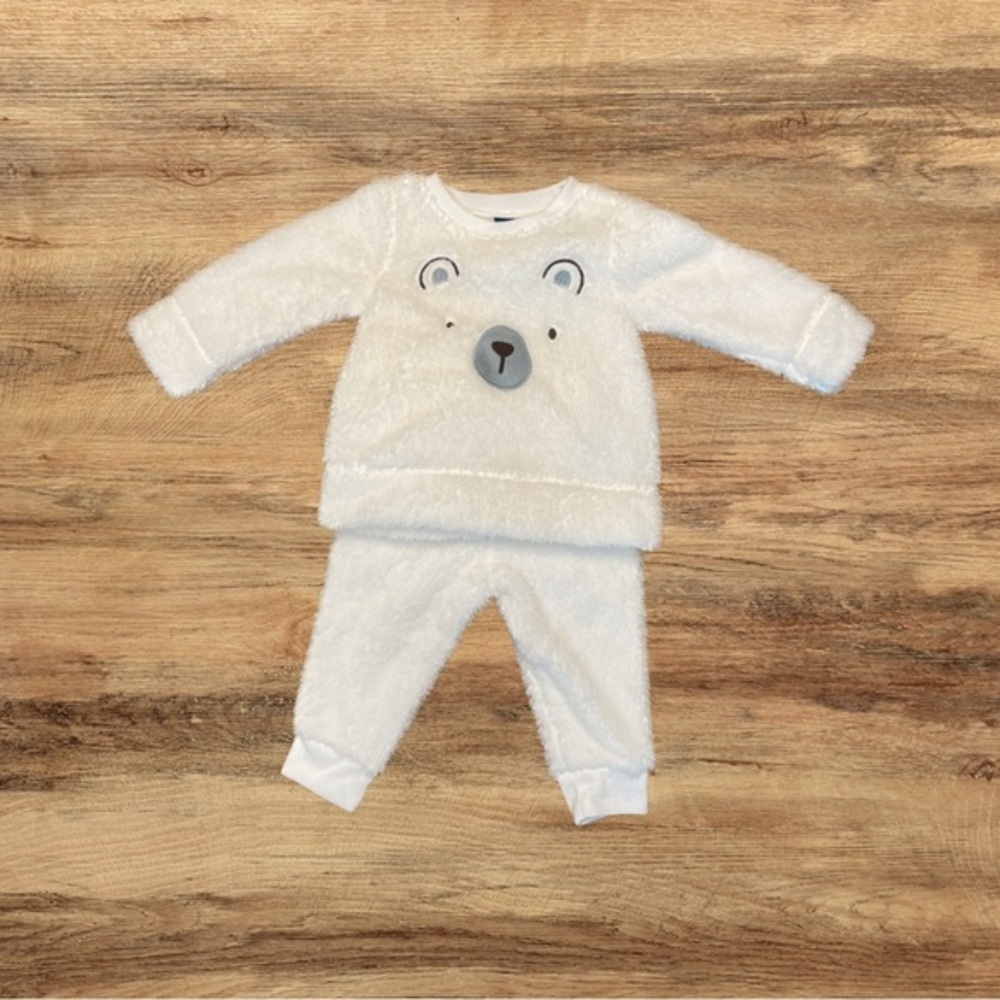 NWT Fuzzy Bear Infant Set